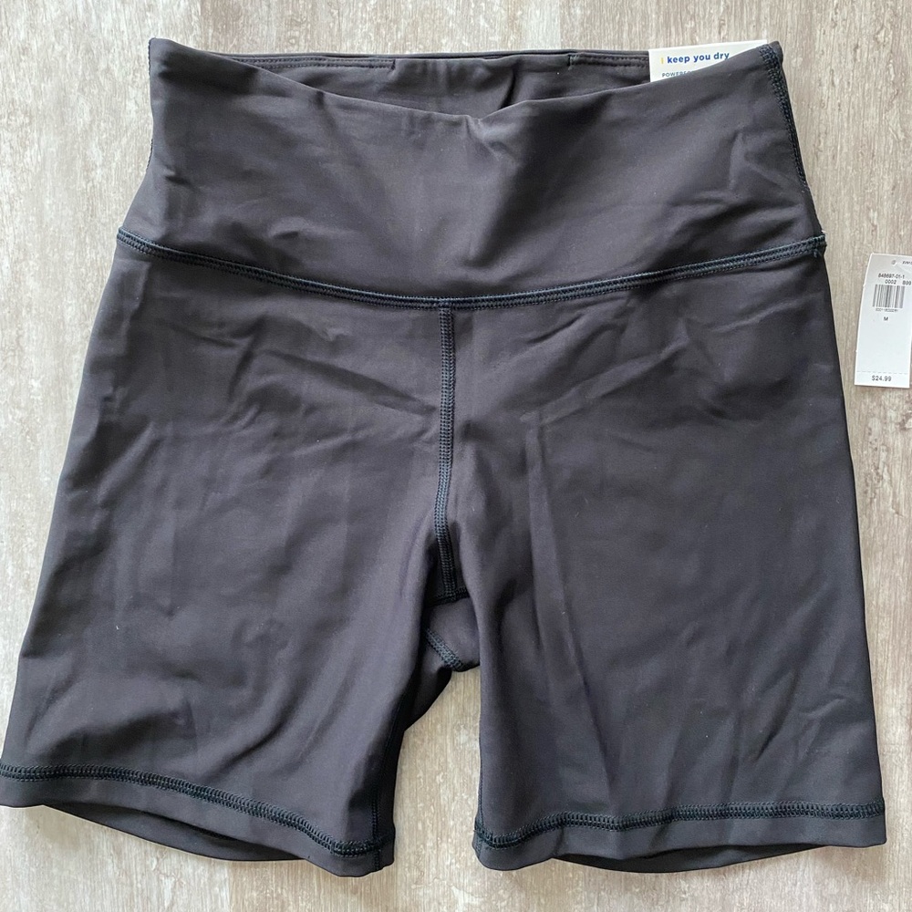 NWT Old Navy Powersoft bike short 5” inseam size medium